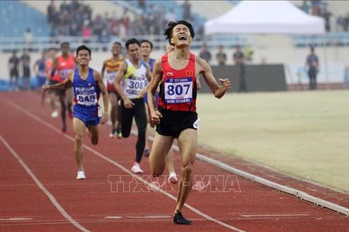 VĐV Lương Đức Phước đoạt HCV điền kinh nội dung 1.500m nam
