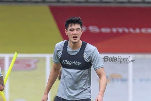 Trung vệ cao kều của U23 Indonesia sẽ di chuyển sang Việt Nam