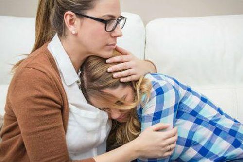 'Điếng người' trước dáng đi bất thường của con