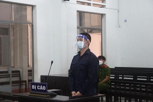 Đâm bạn nhậu vì bị chê không có tiền đi bar