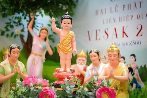 Chiêm ngưỡng những tôn tượng Phật đản sanh tại các lễ đài Phật đản ở TP.HCM