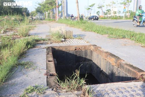 TP.HCM: Sau cầu Thủ Thiêm 2, đến lượt hàng loạt hố ga trên đường Tố Hữu mất nắp