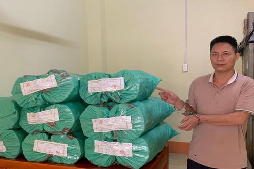 Bắt quả tang đối tượng buôn gần 3 tạ pháo nổ