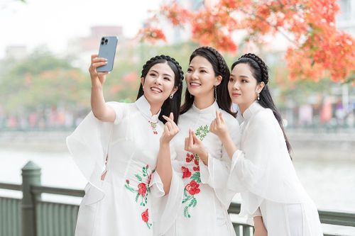 Hoa hậu Ngọc Hân trình làng bộ sưu tập áo dài lấy cảm hứng từ hoa phượng