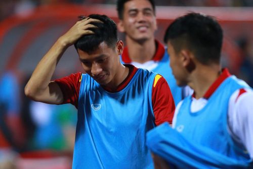 Hùng Dũng khác biệt trên ghế dự bị U23 Việt Nam ở trận gặp Timor Leste