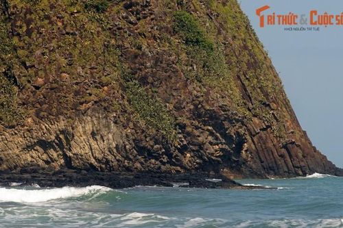 Soi 'Gành Đá Đĩa' thứ hai, nổi lên giữa biển ở Phú Yên