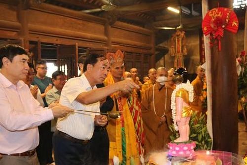 Lãnh đạo Bộ Công an chúc mừng Đại lễ Phật đản năm 2022 tại Nam Định