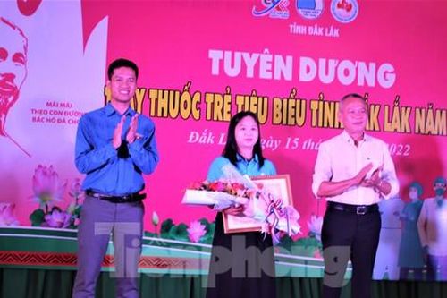 'Tôi tiếp bước tình yêu của mẹ và đang viết ước mơ ngành y'
