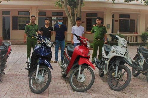 Tạm giữ hình sự 3 đối tượng trộm cắp hàng loạt xe máy