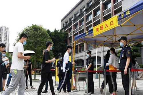 Ông chú 55 tuổi quyết tâm thi đại học dù đã trượt 25 lần trước đó