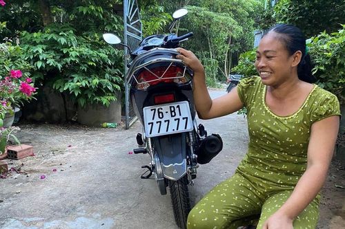 Người phụ nữ sở hữu biển số ngũ quý 7, có người trả 200 triệu đồng không bán