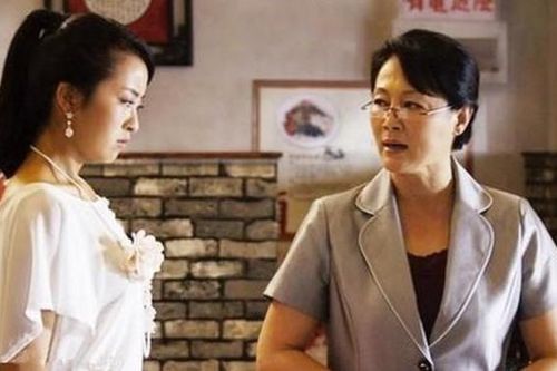 Mẹ chồng đứng không vững khi phát hiện bộ mặt thật của con dâu