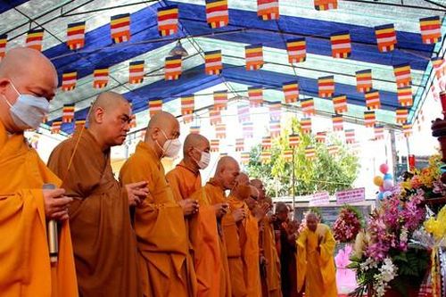 Phật giáo Vĩnh Long trang nghiêm Kính mừng Phật đản Phật lịch 2566