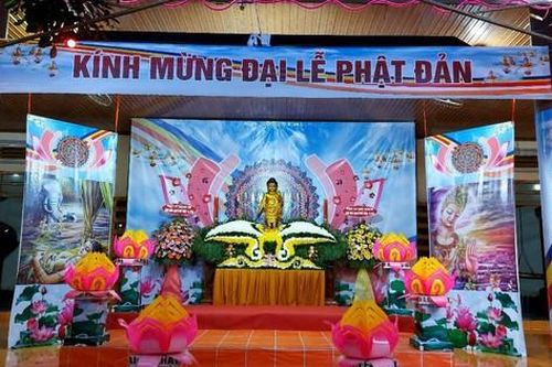 Chùa Tịnh Quang tổ chức lễ Phật đản, trao quà đến người nghèo