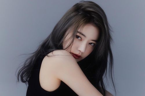 Cha mẹ ly dị, nữ idol Kpop lần đầu được gặp bố tại buổi ký tặng khiến fan xót xa