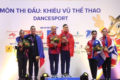 Vô địch khiêu vũ thể thao, VĐV tặng HCV SEA Games cho vợ sắp cưới