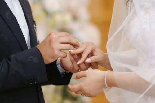 Thiếu nữ 14 tuổi làm phù dâu cho bạn nhưng bị chú rể để ý, 2 tháng sau gặp chuyện kinh hãi