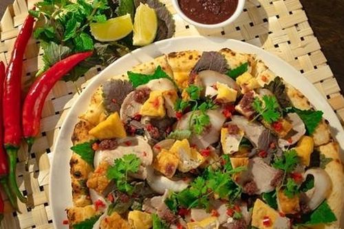 Pizza bún đậu mắm tôm gây tranh cãi trong giới ẩm thực Sài Gòn