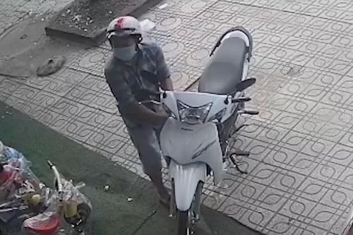 Kẻ gian bẻ khóa xe máy có 300 triệu trong cốp