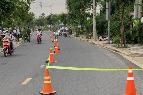 Tông xe máy vào trụ điện, 2 người nước ngoài tử vong