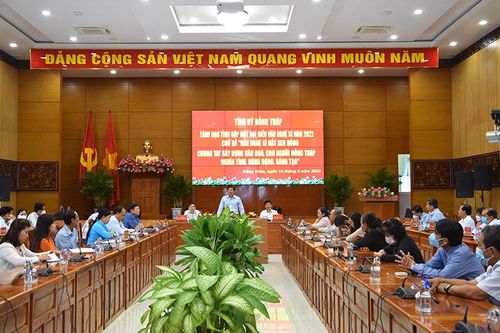 Tỉnh ủy Đồng Tháp gặp mặt văn nghệ sĩ