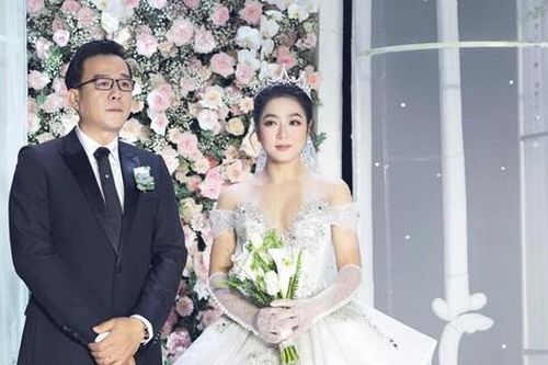 Khẳng định tay trắng sau ly hôn nhưng 'vua cá Koi' vẫn tặng vợ trẻ thứ đắt giá này