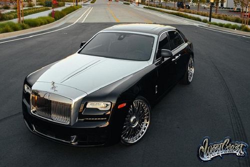 Rolls-Royce Phantom sang chảnh nhưng cá tính 'dàn chân' siêu lạ
