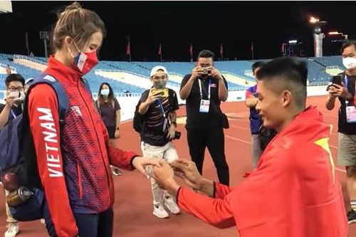 Vừa đạt HCV SEAgames đã tranh thủ cầu hôn bạn gái