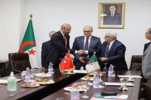 Algeria ký thỏa thuận khung về quan hệ đối tác trong lĩnh vực năng lượng tái tạo