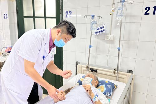 Bệnh nhân cao tuổi nhất được phẫu thuật thay khớp tại Việt Nam