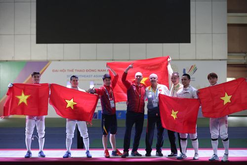 SEA Games 31: VN giành huy chương vàng đồng đội nội dung kiếm chém