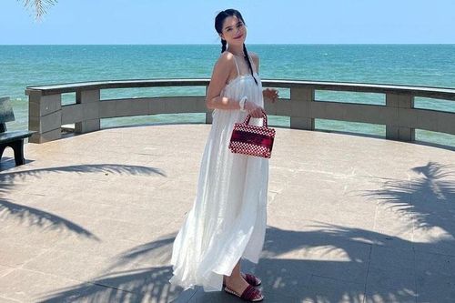 Học sao Việt cách phối đồ đi biển đẹp 'nhức mắt'