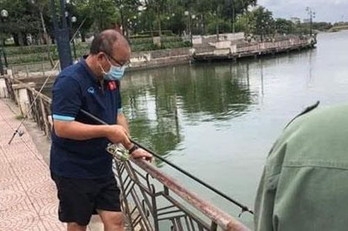 HLV Park Hang Seo đi câu cá thư giãn sau khi giúp U23 Việt Nam vào bán kết SEA Games 31
