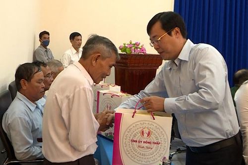 Lãnh đạo tỉnh tiếp Đoàn công tác của Ban Vận động thành lập Hội Cựu chiến binh Tiểu đoàn 500 tại Long An
