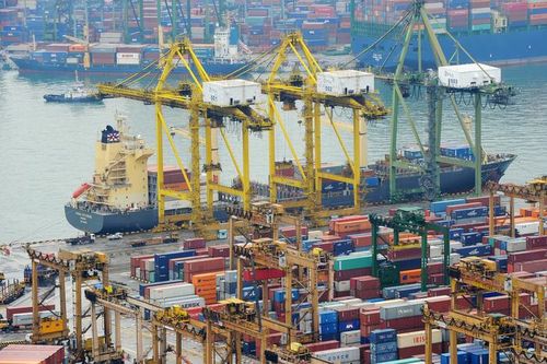 Giá cước vận chuyển container khu vực châu Á giảm nhẹ