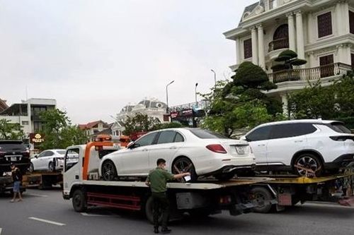Dàn xe sang bị tạm giữ tại nhà cựu Chủ tịch UBND TP Hạ Long đứng tên ai?