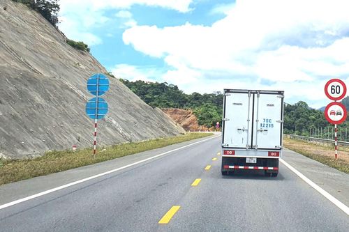 Vì sao phải điều chỉnh biển báo tốc độ trên cao tốc La Sơn-Túy Loan?