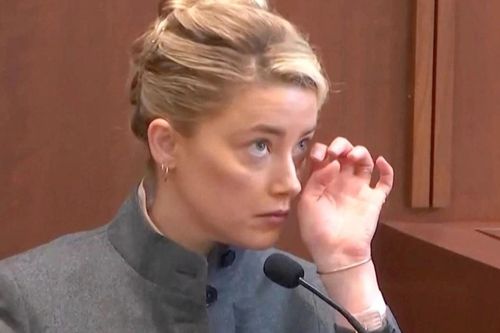 Amber Heard bị chất vấn ở phiên tòa
