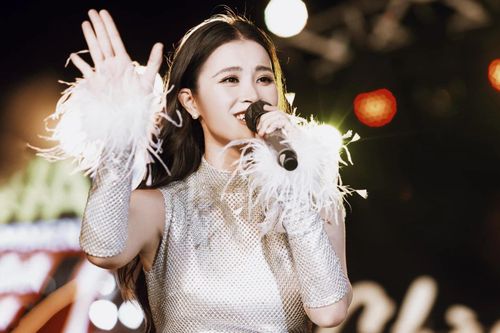Giới trẻ mong chờ gì ở thần tượng