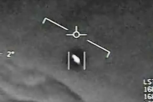 Lầu Năm Góc công bố video mật về UFO