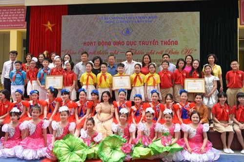 Giáo dục truyền thống Bác Hồ với thiếu nhi- Thiếu nhi với Bác Hồ