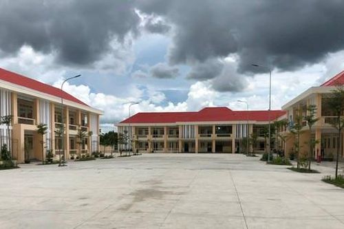 Tạm đình chỉ bảo vệ đánh học sinh