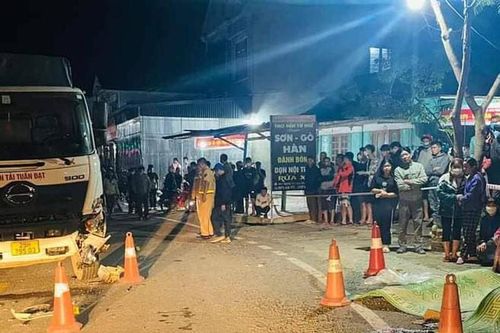 Yên Bái: Xe máy tông trực diện xe tải khiến 2 người tử vong