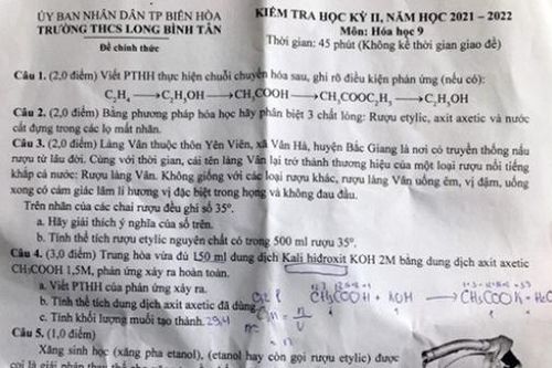 Đề thi bị cộng đồng mạng phản ứng dữ dội vì quảng cáo cho rượu làng Vân