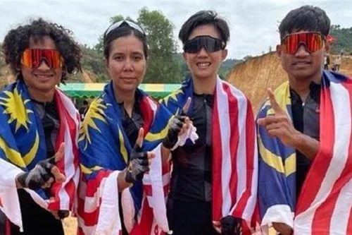 Đội đua xe đạp nam nữ Malaysia làm nên lịch sử tại các kỳ SEA Games