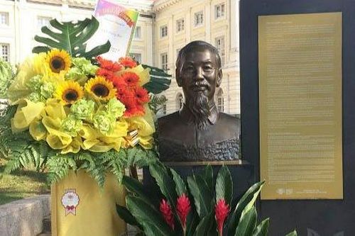 Chào mừng kỷ niệm 132 năm Ngày sinh Chủ tịch Hồ Chí Minh (19/5/1890 - 19/5/2022): Hình ảnh Chủ tịch Hồ Chí Minh trong trái tim Việt Nam và thế giới