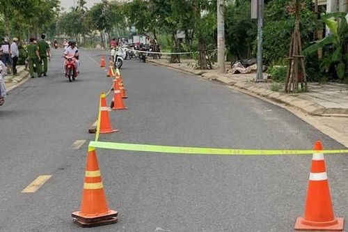 Quảng Nam: Điều khiển xe máy tông vào trụ điện ven đường, 2 du khách nước ngoài tử vong