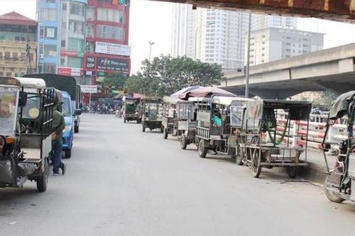 Vì sao Hà Nội khó xử lý xe tự chế?