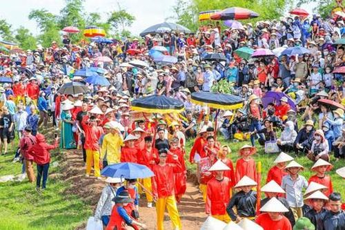 Tái hiện Thánh Gióng đánh giặc Ân ở Lễ hội Gióng