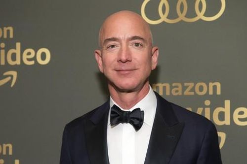 Nhà Trắng 'bút chiến' với tỷ phú Jeff Bezos trên Twitter